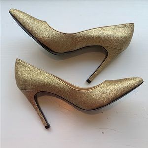 Isaac Mizrahi NY Lamist Gold Glitter Pumps